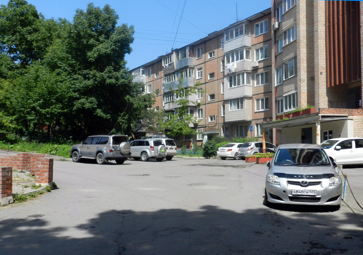 Владивосток, Комсомольская улица, 27в; Комсомольская улица, 27д