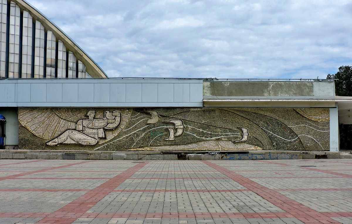 Херсон, Перекопская улица, 11. Монументальное искусство (мозаики, росписи, барельефы, сграфито)
