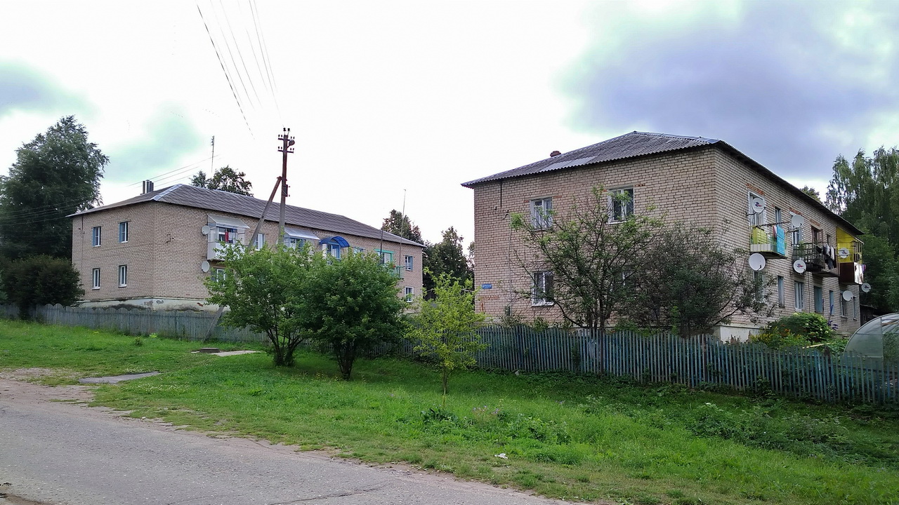 Переславский район, прочие н.п., с. Глебовское, Центральная улица, 1; с. Глебовское, Центральная улица, 2