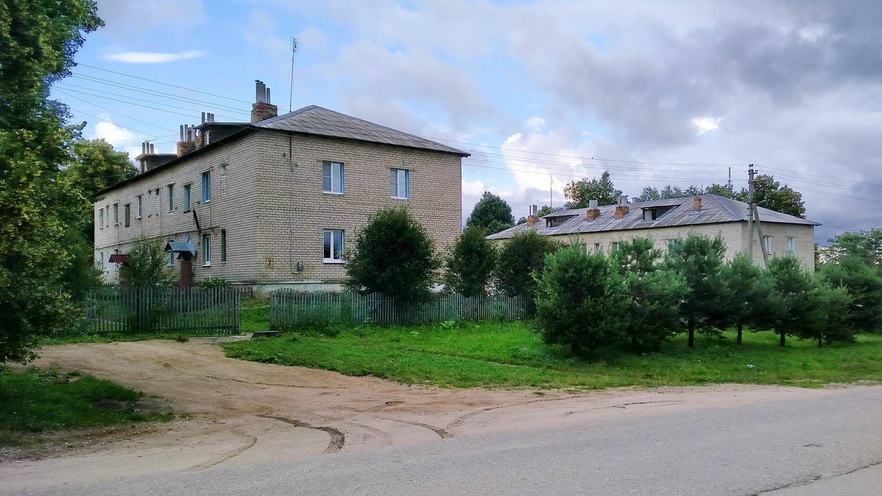 Pereslavsky District, other localities, с. Глебовское, Центральная улица, 1; с. Глебовское, Центральная улица, 2