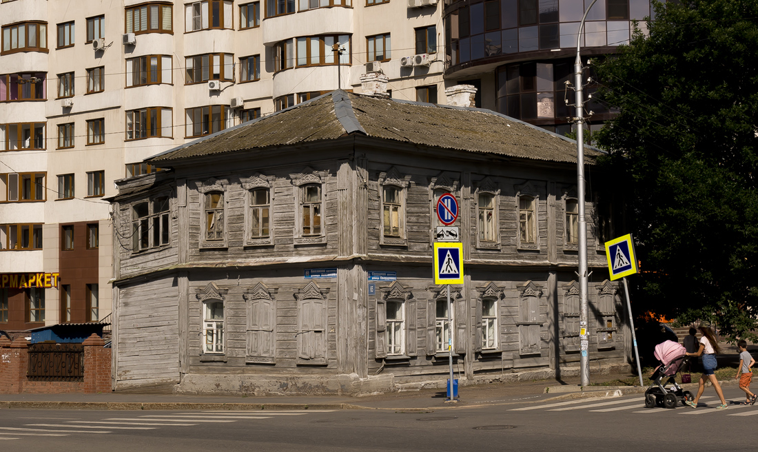 Уфа, Улица Свердлова, 65 / Улица Аксакова, 38