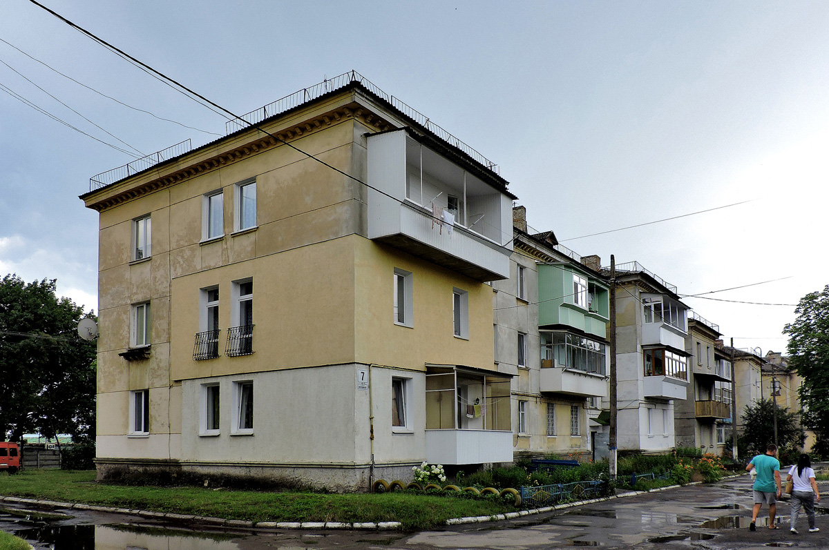 Червоноград, Улица Черновола, 2 / Улица Героев Майдана, 3-5-7