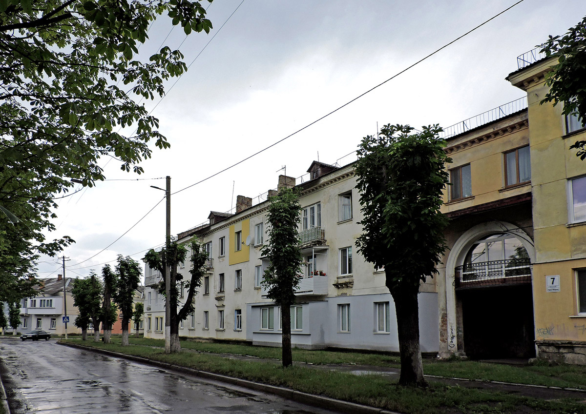 Chervonohrad, Улица Черновола, 2 / Улица Героев Майдана, 3-5-7