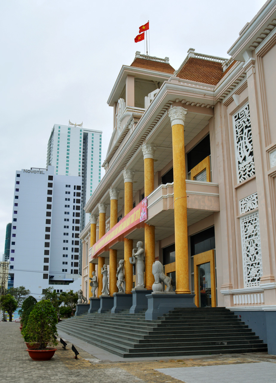 Нячанг, Trần Phú, Lộc Thọ, 50; Trần Phú, Lộc Thọ, 60; Trần Phú, Lộc Thọ, 46. Монументальное искусство (мозаики, росписи, барельефы, сграфито)
