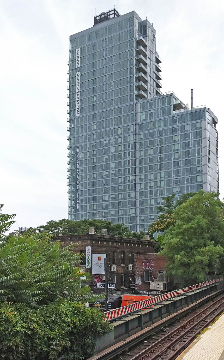 Нью-Йорк, Sheepshead Bay Road (B), 1536