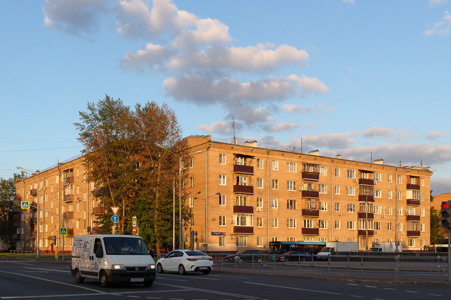 Москва, Аминьевское шоссе, 28 корп. 2; Аминьевское шоссе, 28 корп. 1