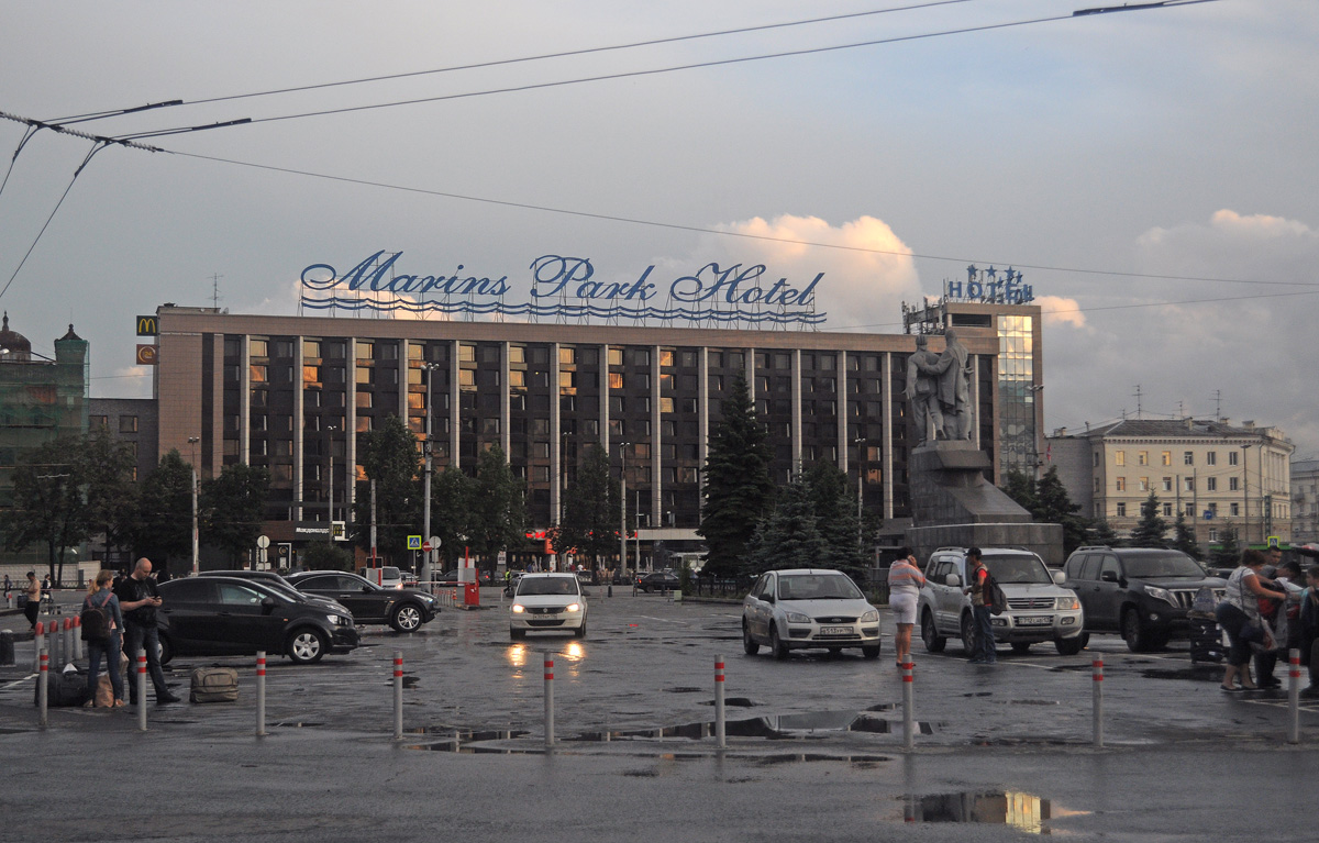 Екатеринбург, Улица Челюскинцев, 106