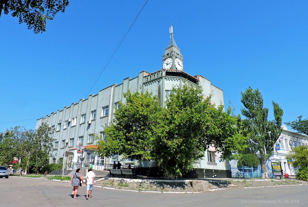 Геническ, Центральная улица, 2