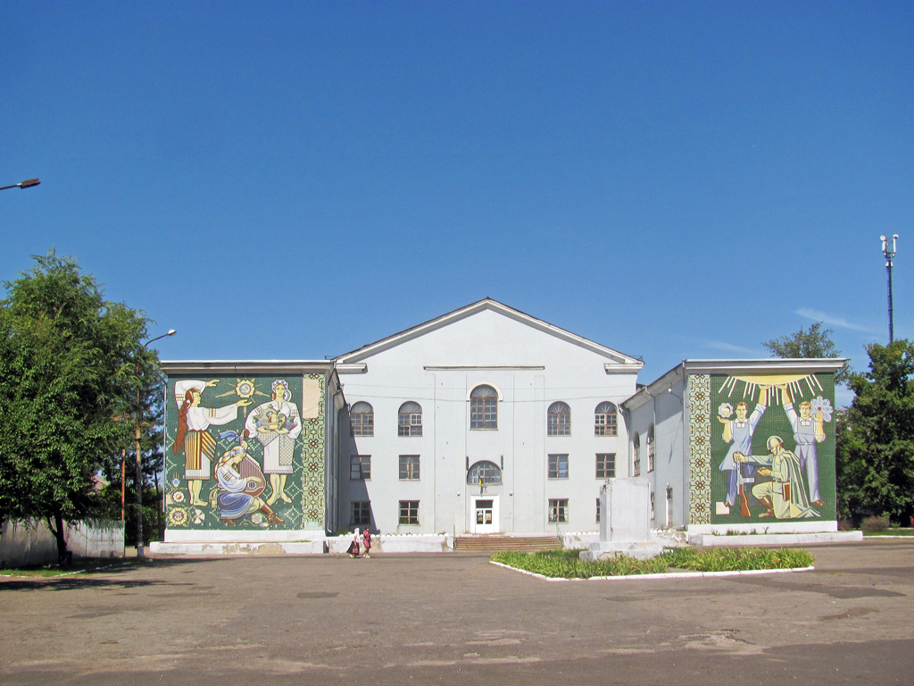 Рубіжне, Улица Чехова, 11. Монументальное искусство (мозаики, росписи, барельефы, сграфито)