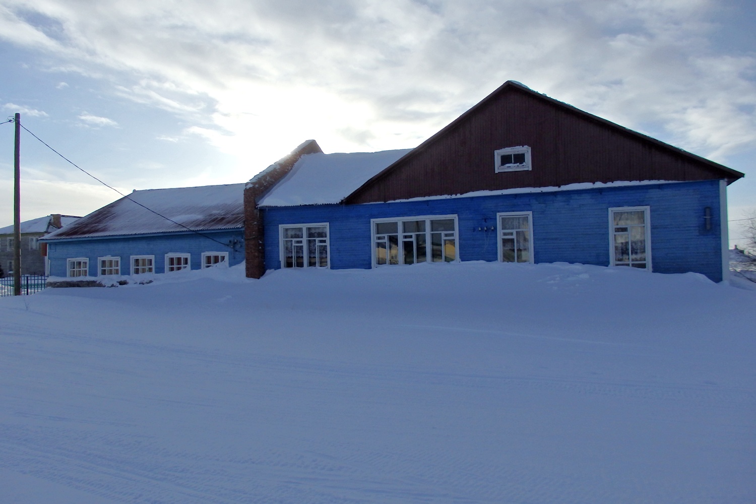 Тельвиска, Школьная улица, 1