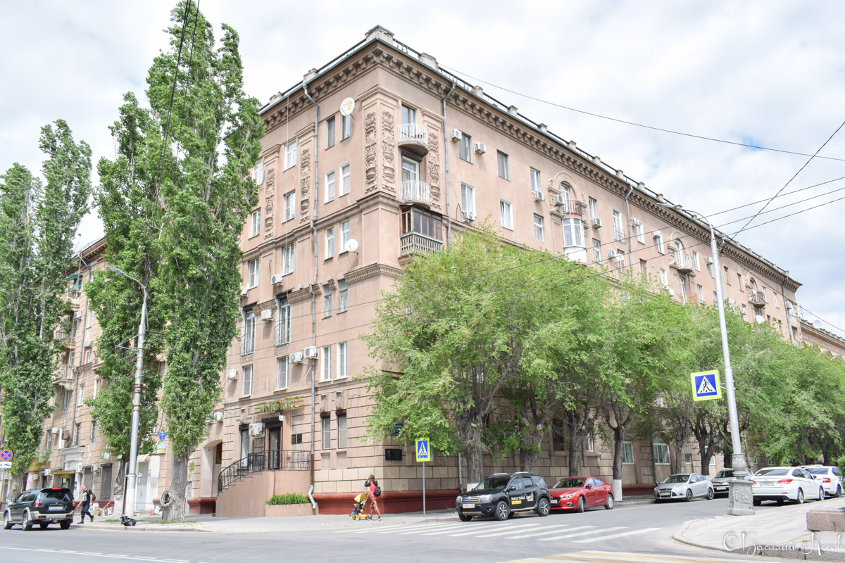 Volgograd, улица Маршала Чуйкова, 1