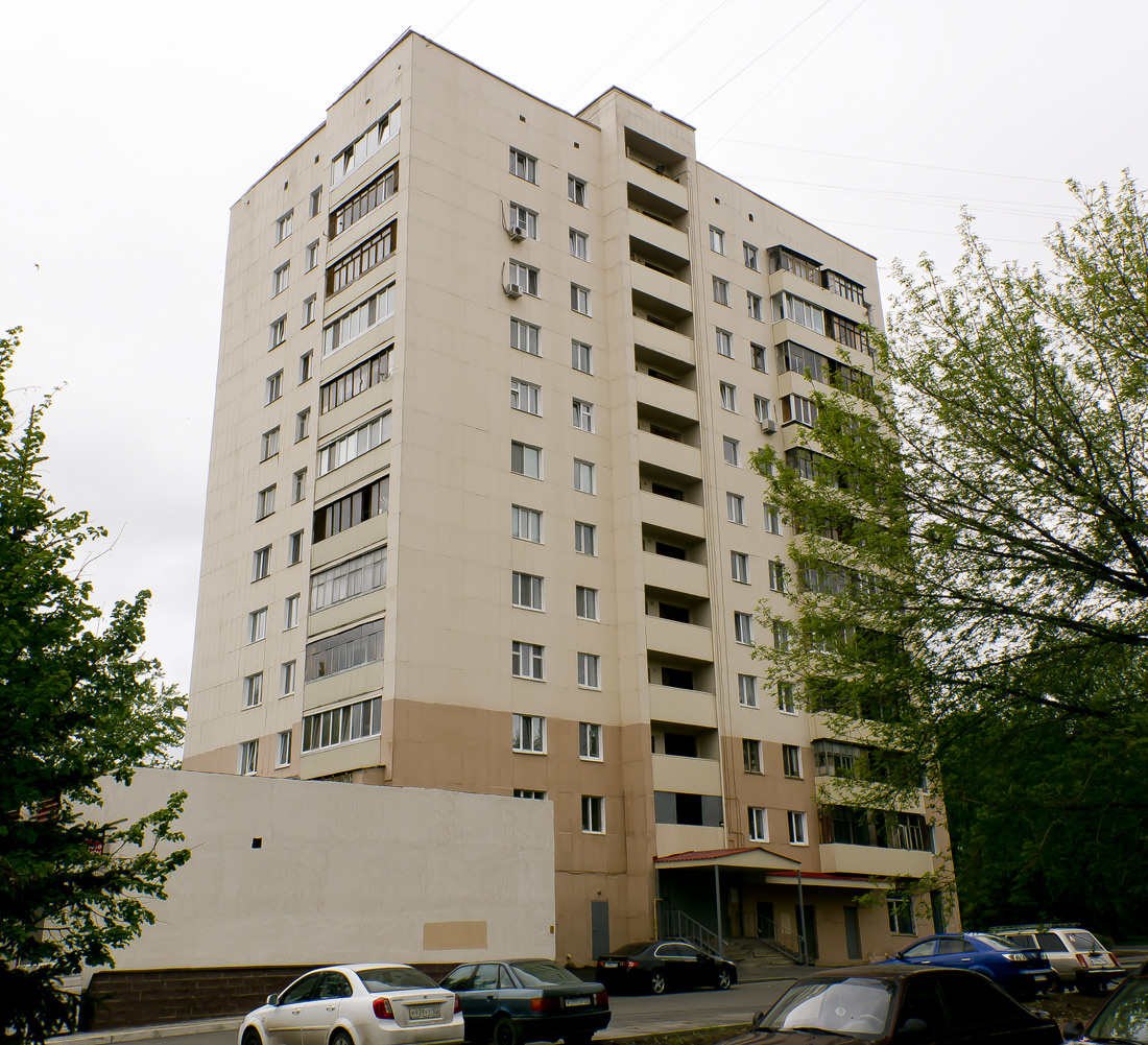 Ufa, Улица Комарова, 12 / Улица Мира, 1