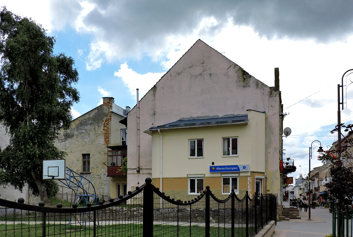 Золочів, Улица Маркияна Шашкевича, 3