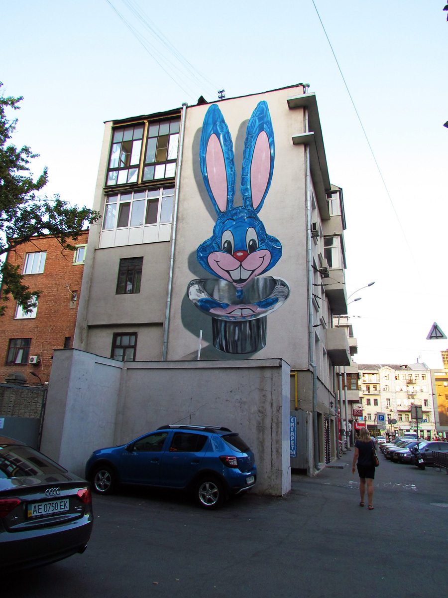 Charków, Проспект Независимости, 17. Монументальное искусство (мозаики, росписи)