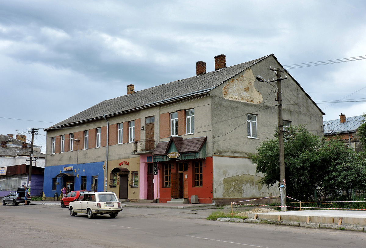 Каменка-Бугская, Улица Иоанна Павла II, 4