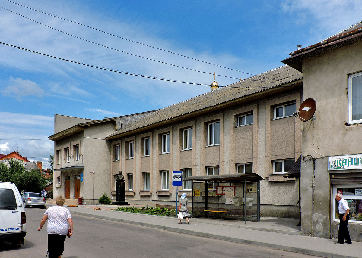 Куликов, Площадь Независимости, 27