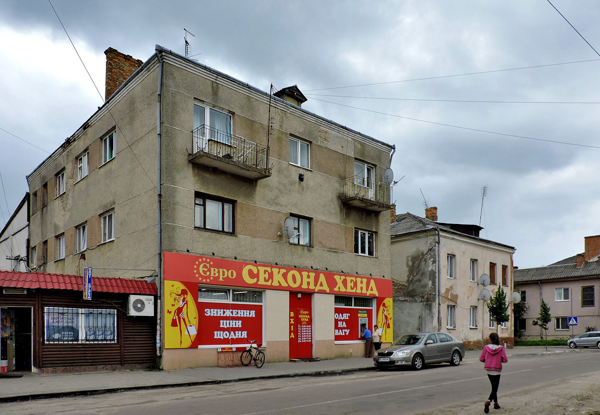 Каменка-Бугская, Улица Независимости, 44; Улица Независимости, 42