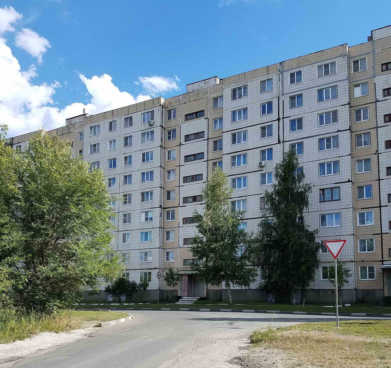 Старый Оскол, Весенний микрорайон, 13