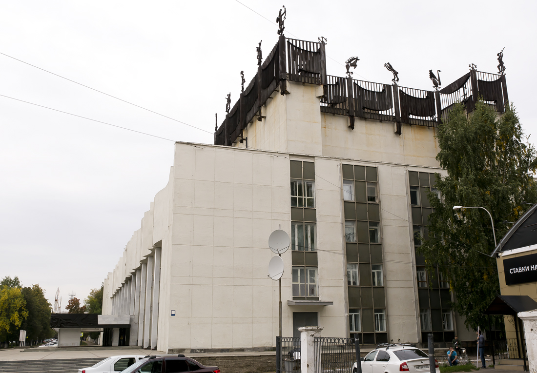 Уфа, Первомайская улица, 47 / Улица Александра Невского, 15