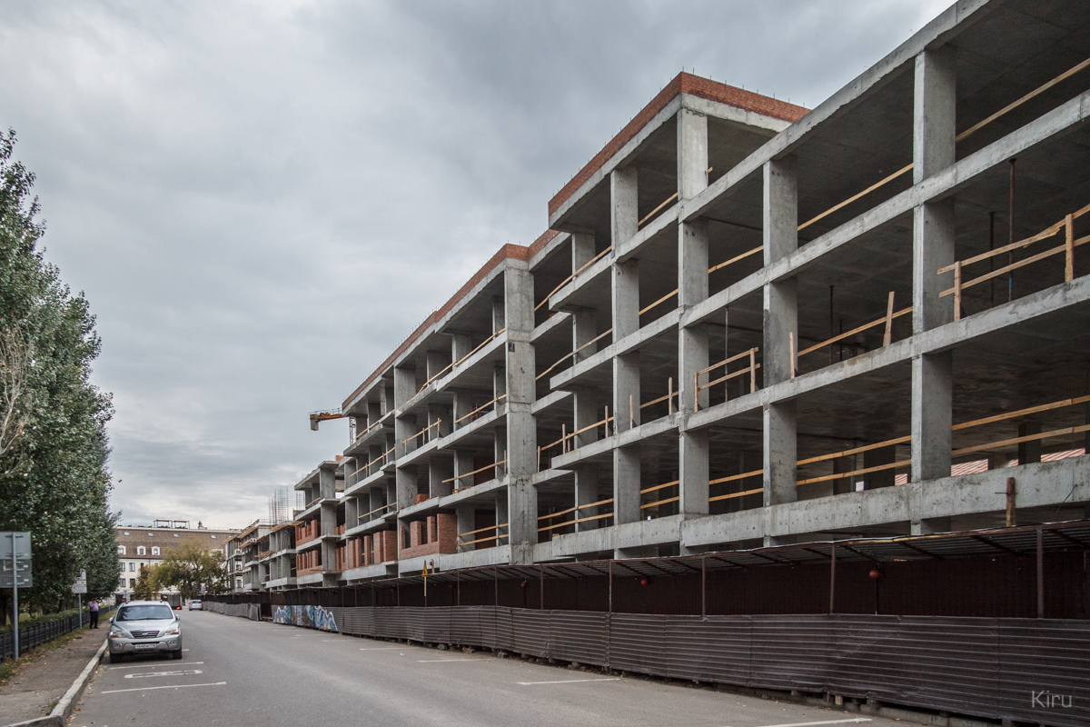 Казань, Улица Николая Столбова, 1 / Улица Галиаскара Камала, 3