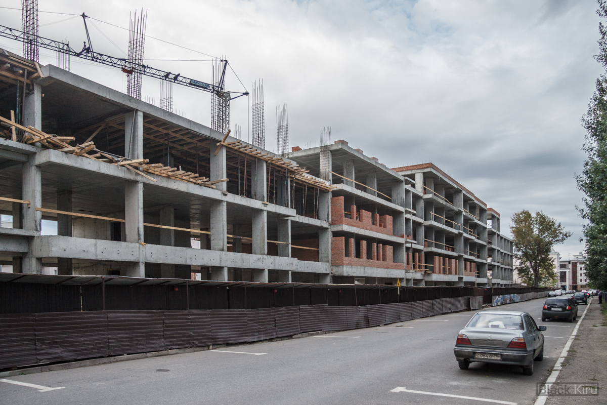 Казань, Улица Николая Столбова, 1 / Улица Галиаскара Камала, 3