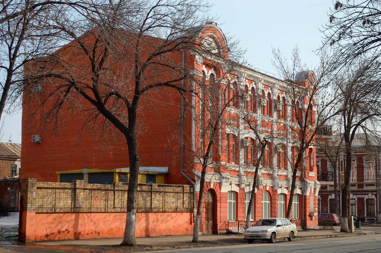 Samara, Некрасовская улица, 38 / Улица Фрунзе, 119