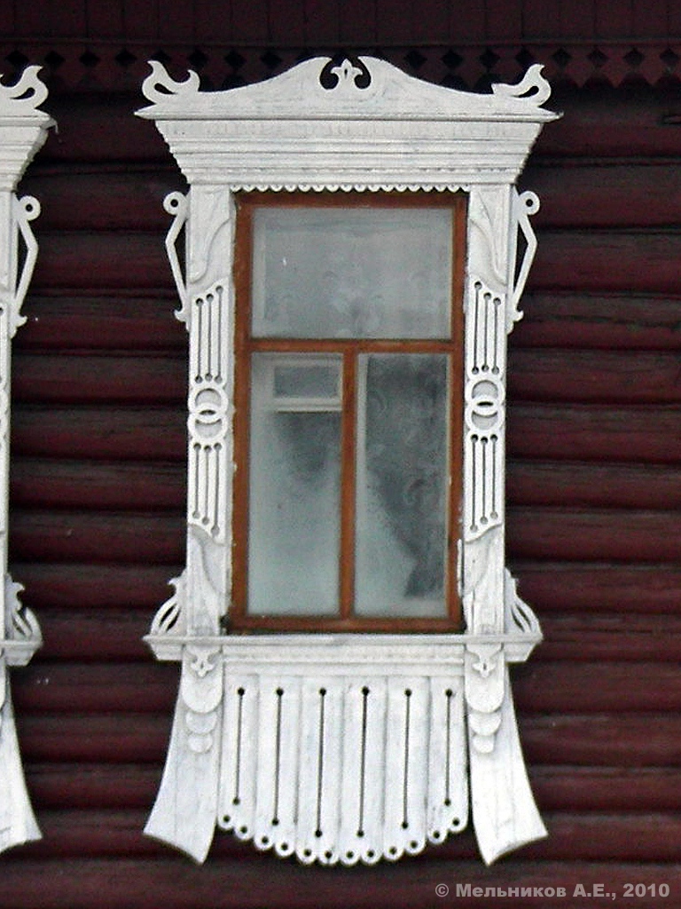 Иваново, Шуйская улица, 16 / Лежневская улица, 28. Резные наличники