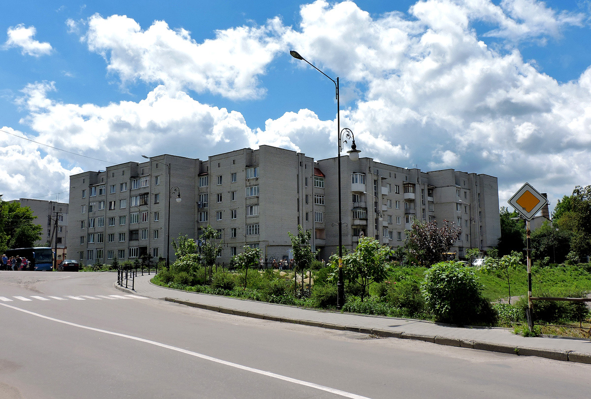 Золочев, Улица Ивана Труша, 2