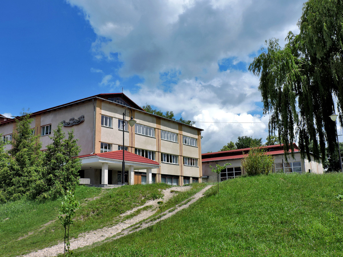 Золочів, Улица Черновола, 1