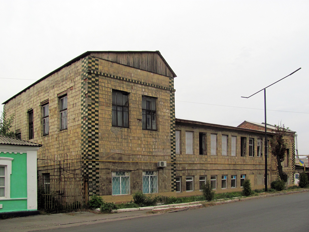 Попасная, Первомайская улица, 83