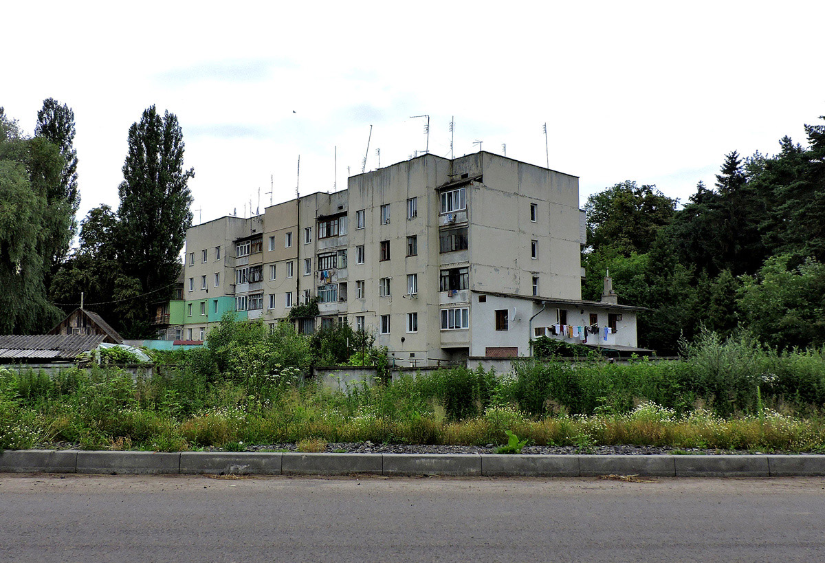 Львовский район, прочие н.п., с. Неслухов, Парковая улица, 1