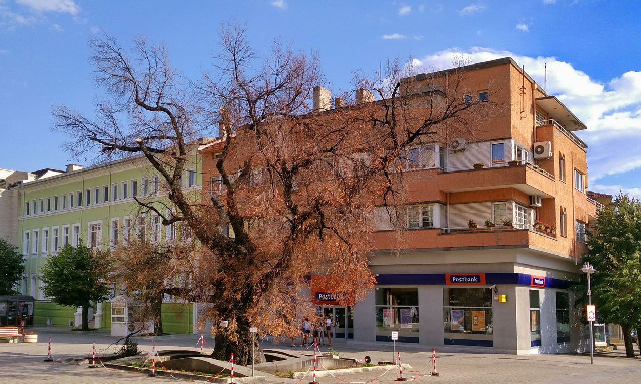 Сливен, Булевард Хаджи Димитър, 1; Булевард Цар Освободител, 12