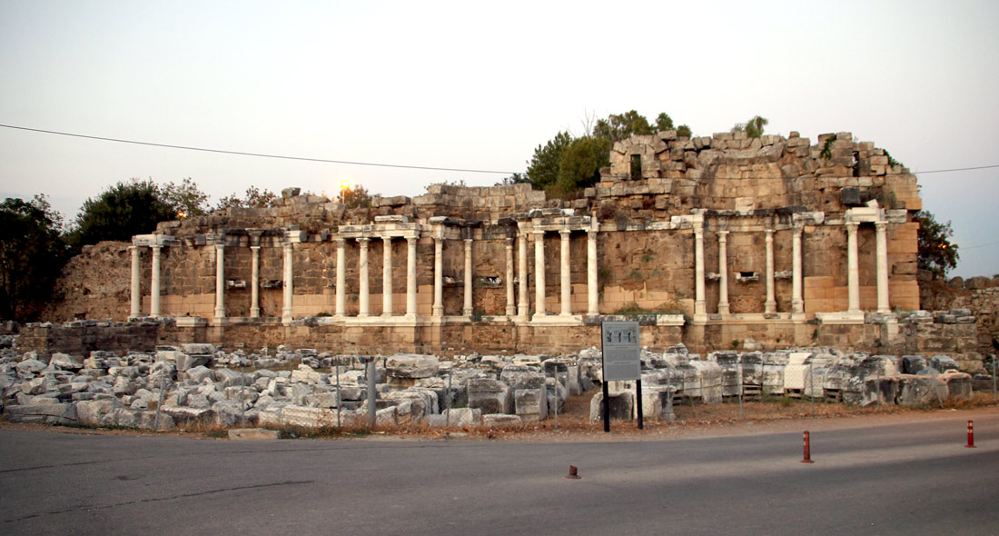 Сиде, Anıtsal Çeşme (Nymphaeum)