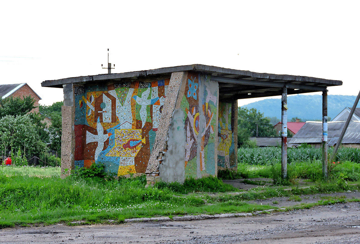 Zolochiv district. others settlements, с. Гончаровка, автодорога Красное - Золочев, ?. Монументальное искусство (мозаики, росписи)