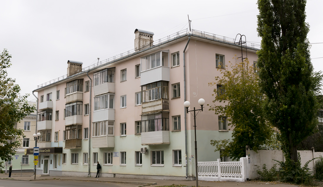 Октябрьский, Улица Губкина, 18 / Улица Свердлова, 41