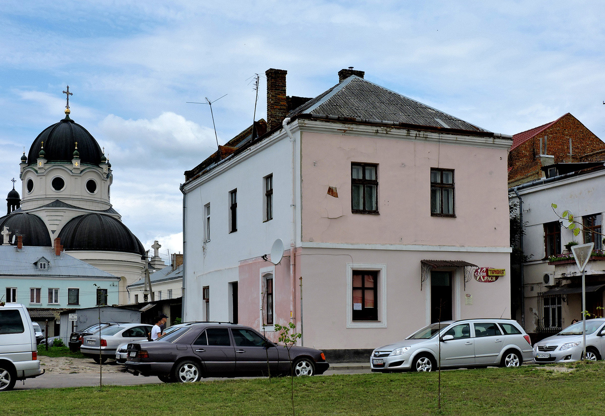 Жолква, Улица Крипьякевича, 5; Улица Василианская, 4-6