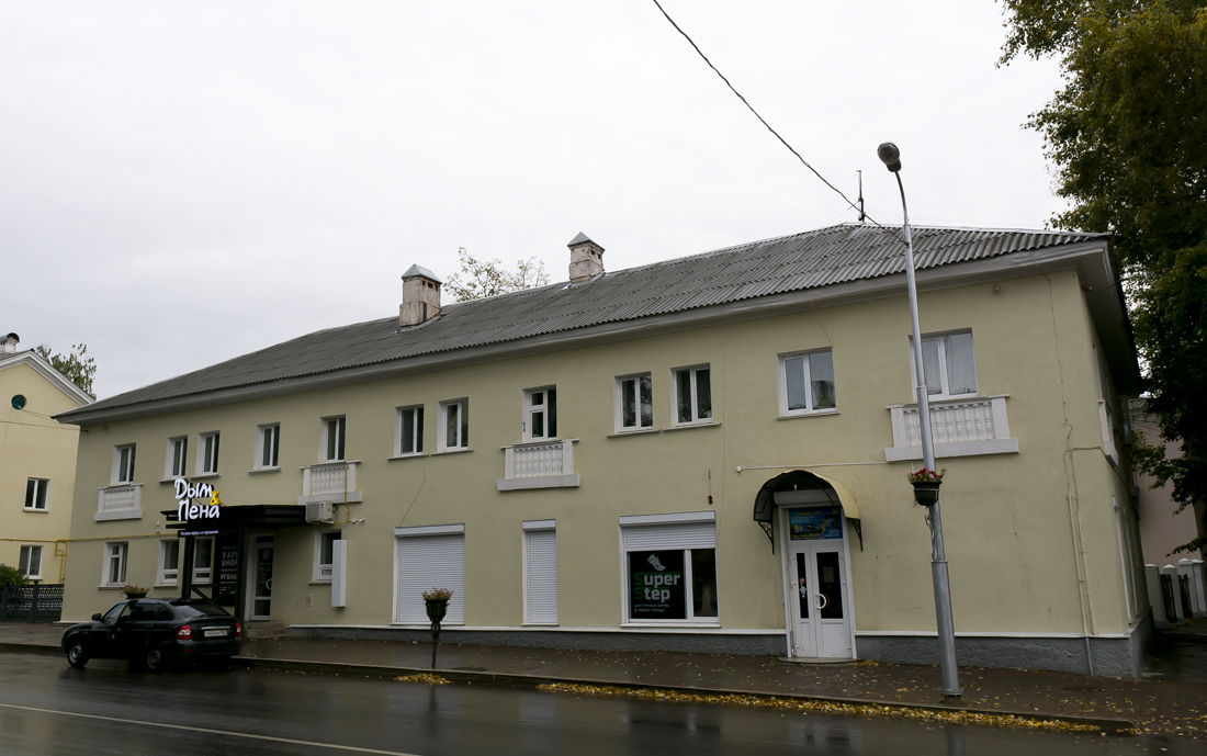 Октябрьский, Проспект Ленина, 30 / Улица Свердлова, 67