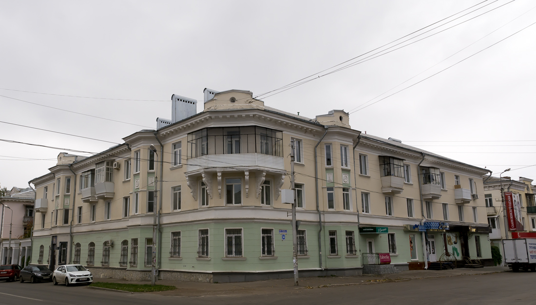 Октябрьский, Улица Губкина, 20 / Улица Свердлова, 34