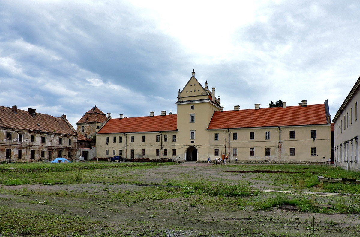 Жолква, Вечевая площадь, 2