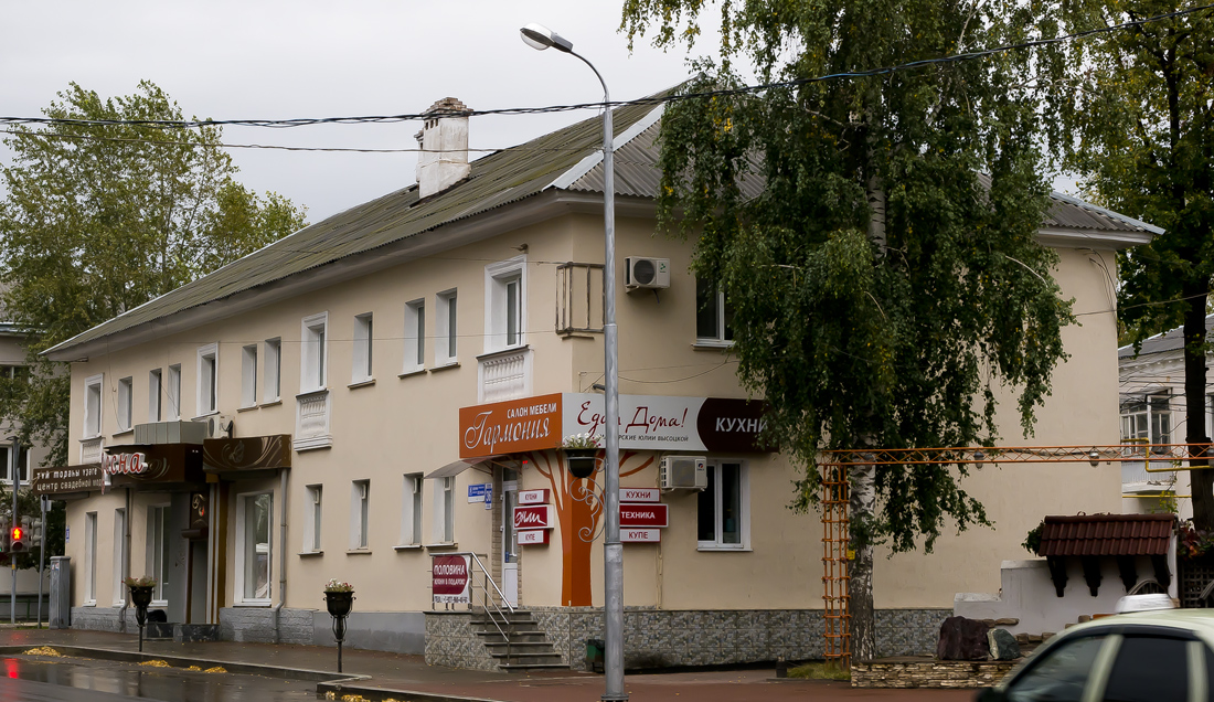 Октябрьский, Проспект Ленина, 36 / Улица Островского, 48