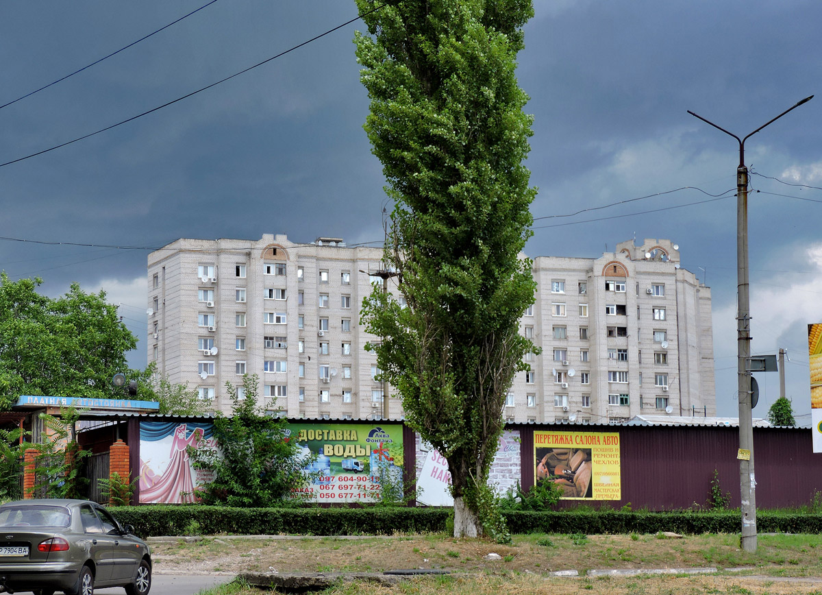 Днепрорудное, Молодежная улица, 3