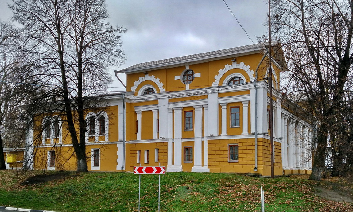 Ярославль, Богоявленская площадь, 14 / Которосльная набережная, 20