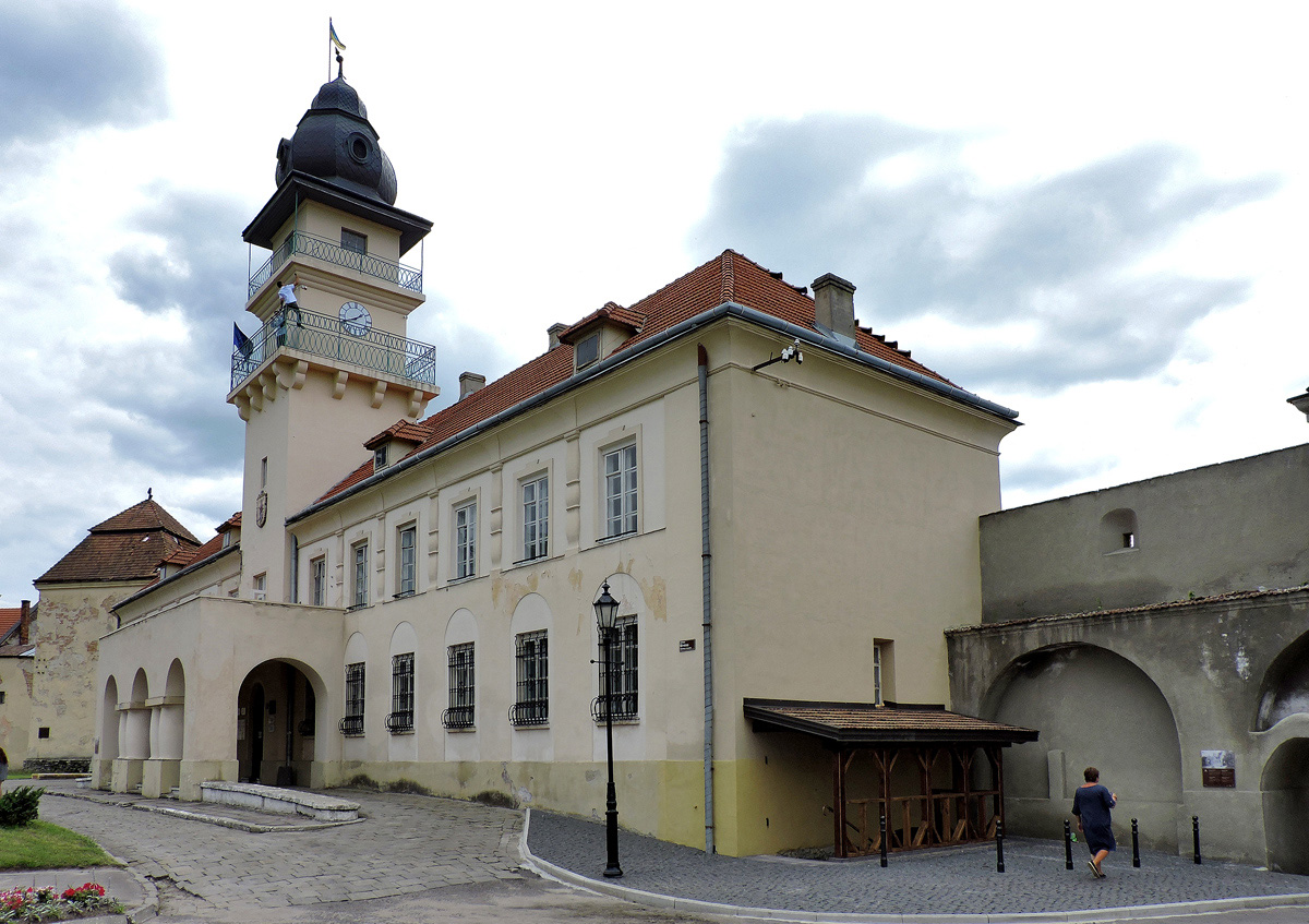 Жолква, Вечевая площадь, 1