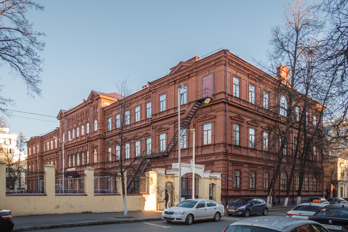 Kazań, Улица Муштари, 6 / Улица Айвазовского, 2