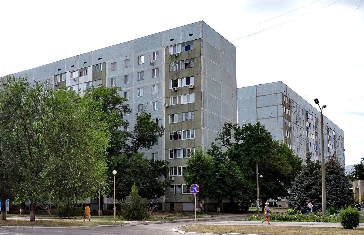 Энергодар, Курчатова улица, 16; Курчатова улица, 18