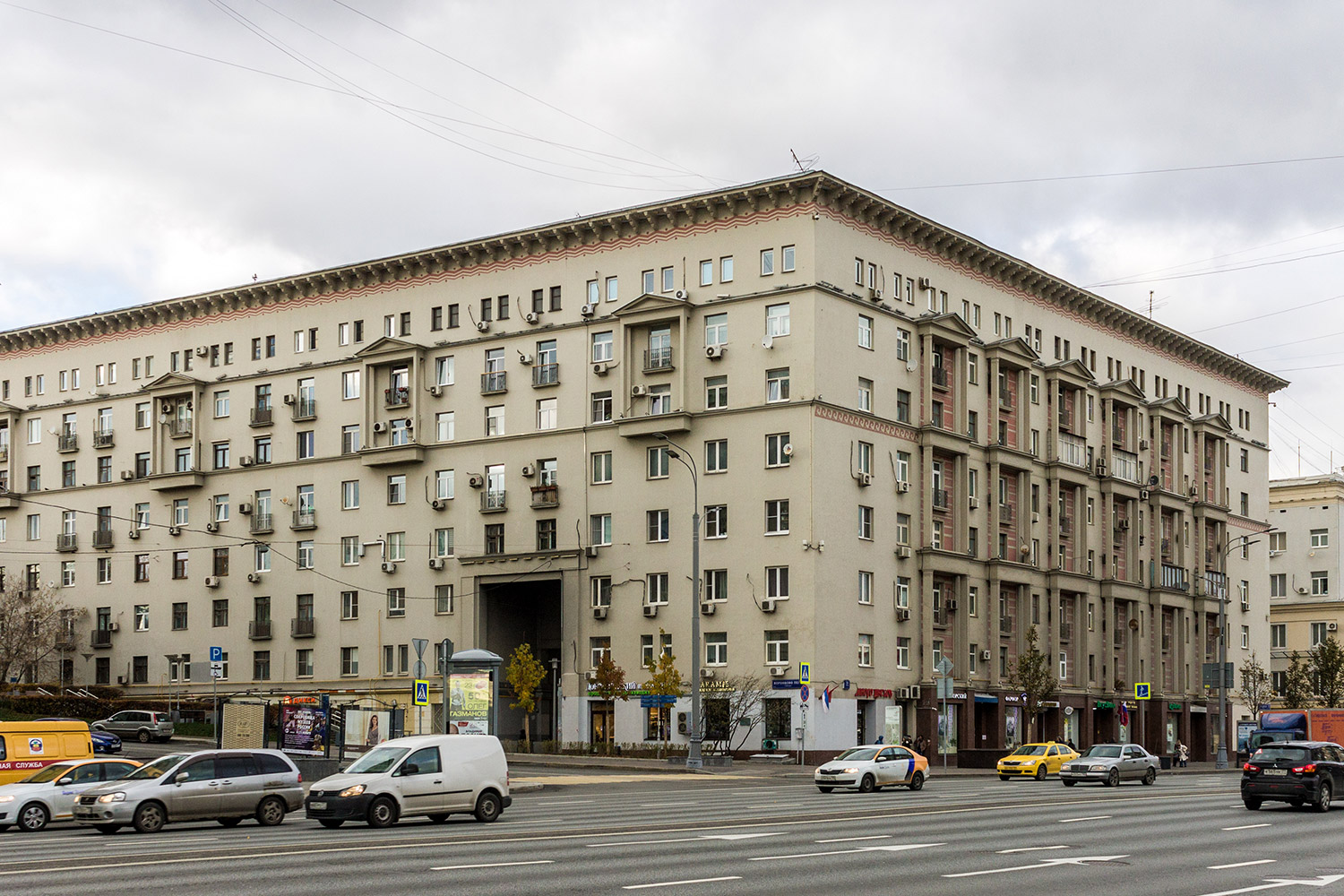 Москва, Улица Земляной Вал, 38-40 стр. 9 / Улица Воронцово Поле, 15