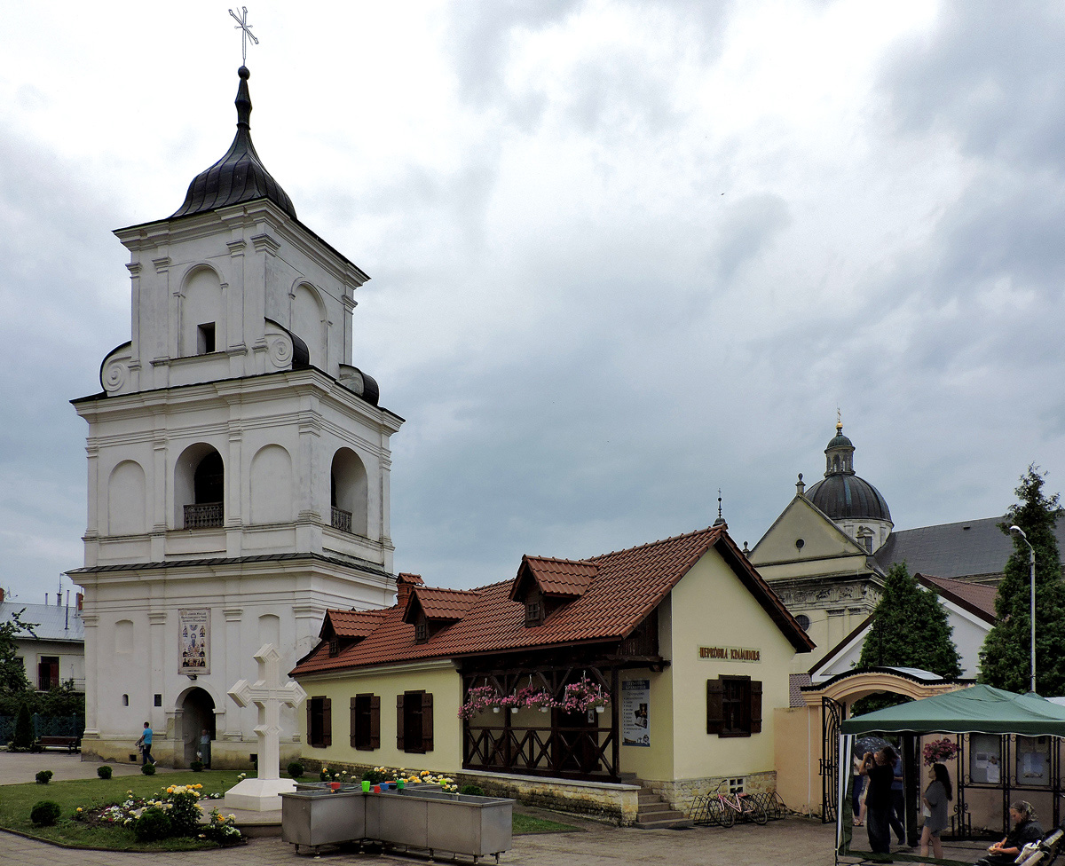 Zhovkva, Улица Василианская, 4-6; Улица Василианская, 4-6