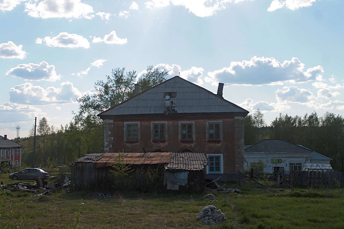 Углеуральский, Углеуральская улица, 28