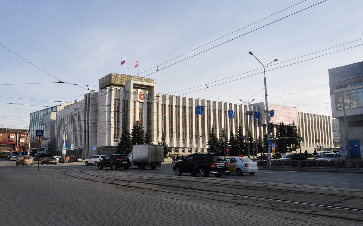Пермь, Улица Куйбышева, 14 / Петропавловская улица, 56А