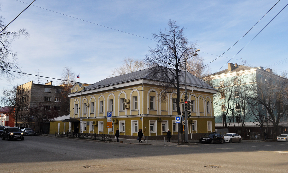 Пермь, Петропавловская улица, 35 / Улица Газеты Звезда, 11; Петропавловская улица, 37; Улица Газеты Звезда, 9